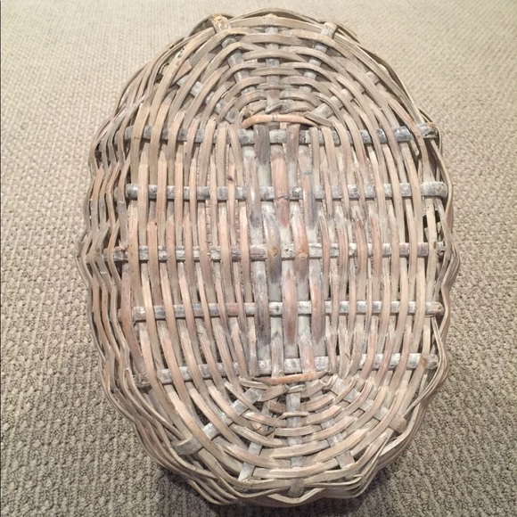 Whitewashed Wicker Basket - Picture 3 of 4